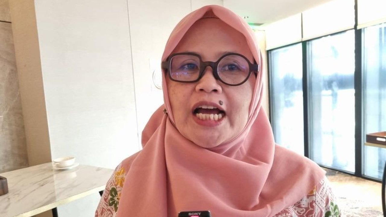 Komnas Perempuan menyoroti urgensi penguatan perlindungan perempuan pembela HAM yang rentan ancaman dan kriminalisasi. Langkah ini penting untuk menciptakan ruang aman bagi mereka.