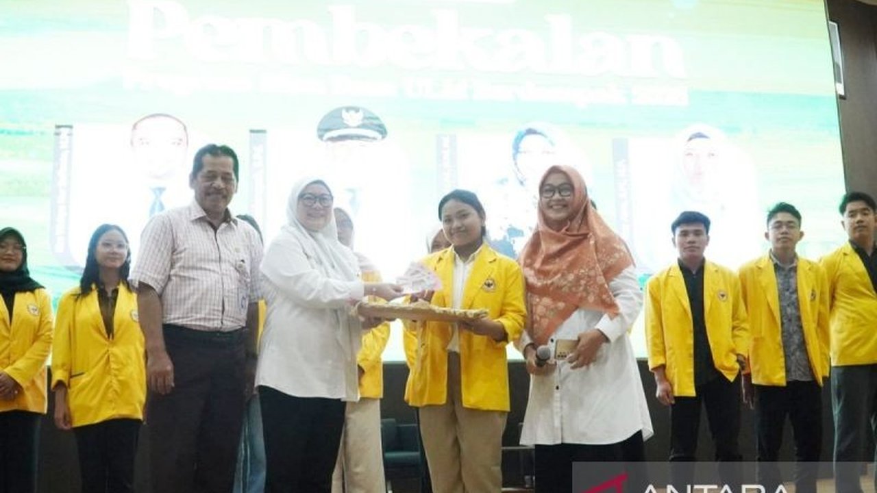Universitas Lambung Mangkurat (ULM) menerjunkan 733 mahasiswa dalam 60 kelompok untuk program Bina Desa 2025 di 11 kabupaten Kalsel, bertujuan membawa dampak nyata bagi masyarakat.