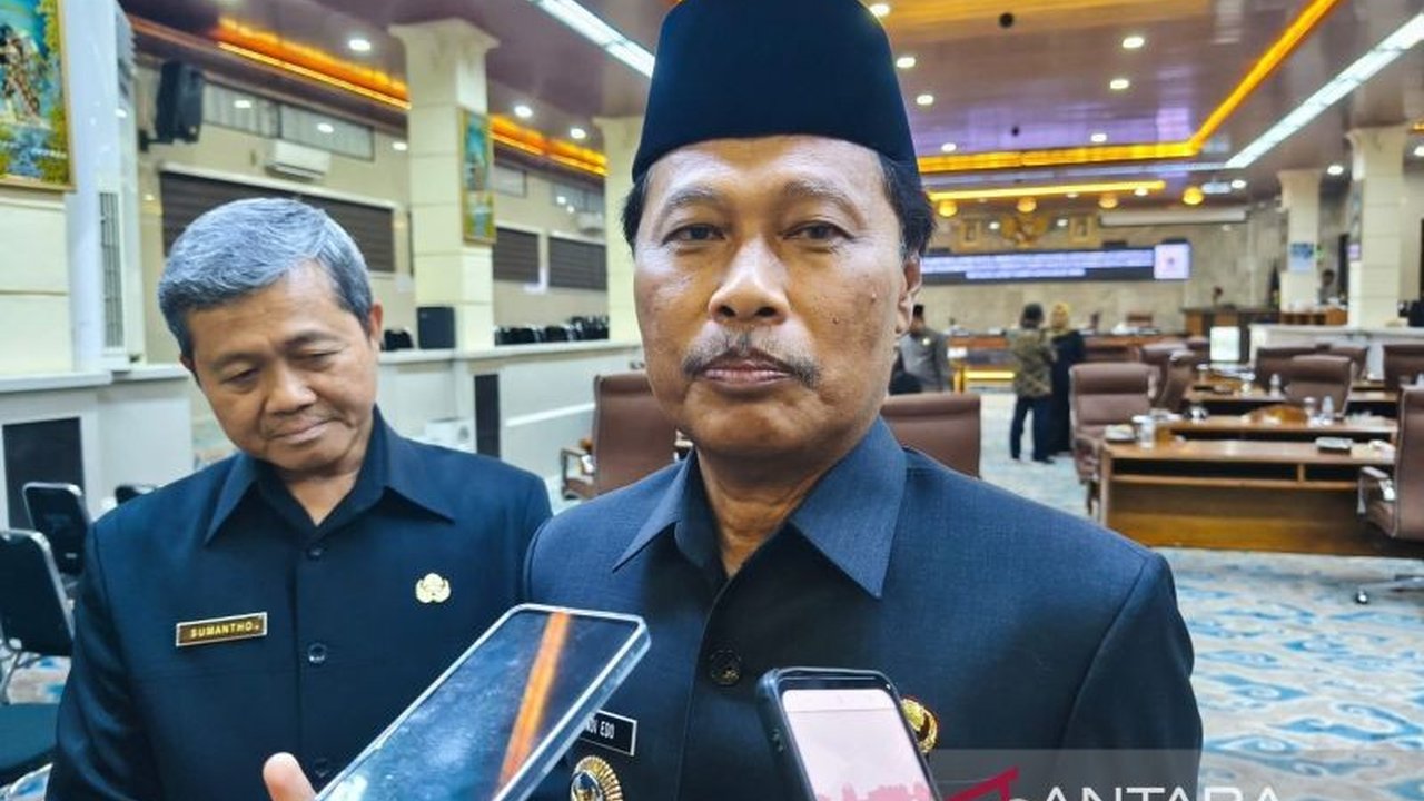 Pemerintah Kota Cirebon memastikan penertiban PKL Sukalila Cirebon berjalan dengan penyediaan tempat layak serta berbagai keringanan, demi penataan kota dan keberlangsungan usaha pedagang.