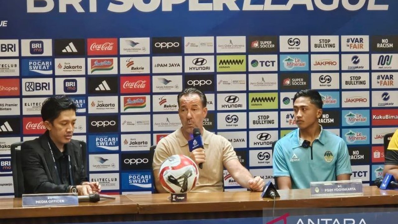Pelatih PSIM Yogyakarta, Jean-Paul Van Gastel, mengakui keunggulan Persija Jakarta usai laga BRI Super League, menilai Persija layak menang atas PSIM meskipun bangga dengan perjuangan timnya.