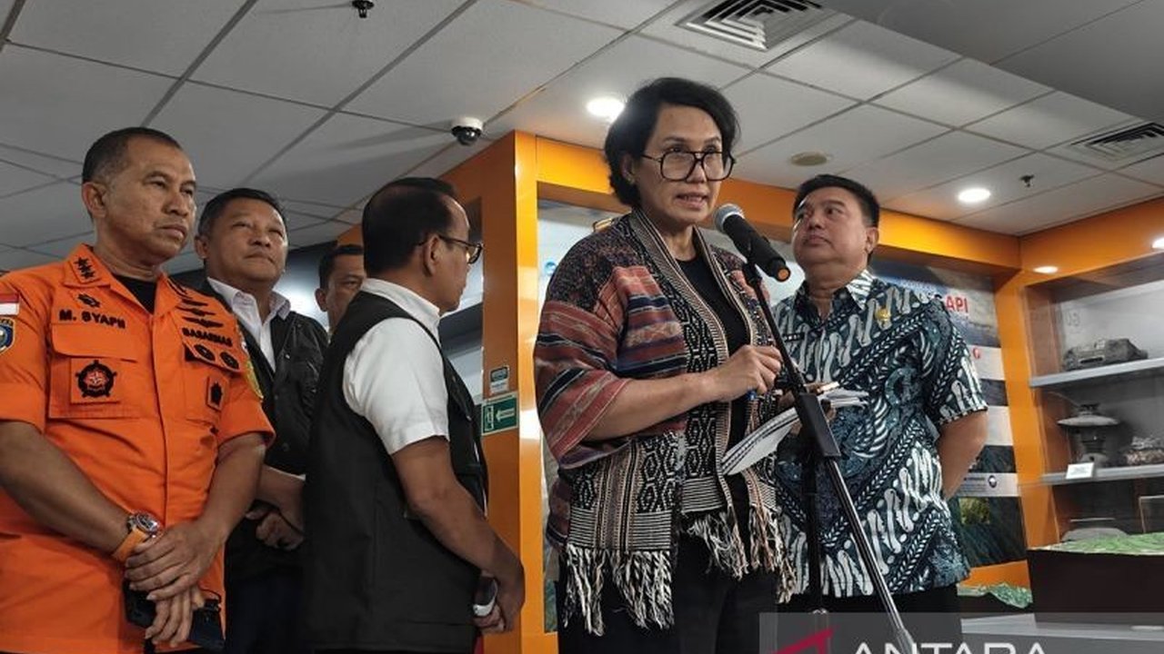 BNPB meluncurkan Operasi Modifikasi Cuaca di Aceh, Sumatera Utara, dan Sumatera Barat untuk mitigasi banjir serta tanah longsor. Simak detail upaya penanganan bencana hidrometeorologi ini.