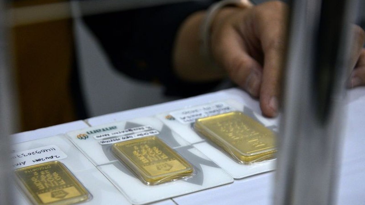 Investor dan calon pembeli emas patut tahu, harga emas Pegadaian dari produk UBS dan Galeri24 kompak mengalami kenaikan signifikan pada Sabtu ini. Simak detail lengkapnya!