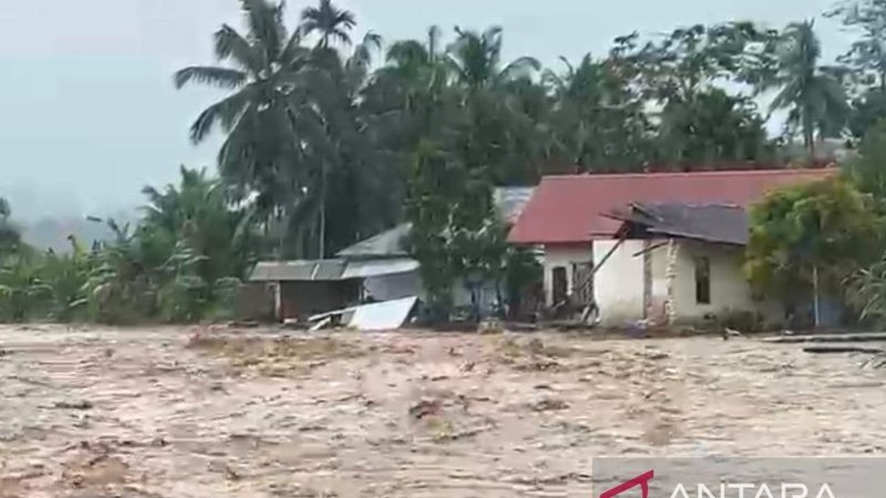 Banjir Padang Pariaman menyebabkan kerugian fantastis mencapai Rp268,5 miliar, dengan jembatan ambruk dan ribuan warga terdampak. Simak detail dampak bencana ini.