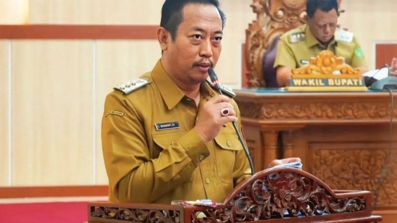 Program Transmigrasi Lokal Sukamara fokus berdayakan ekonomi masyarakat dengan menyiapkan rumah dan lahan usaha. Bupati Masduki tinjau langsung lokasi pembangunan di dua desa.