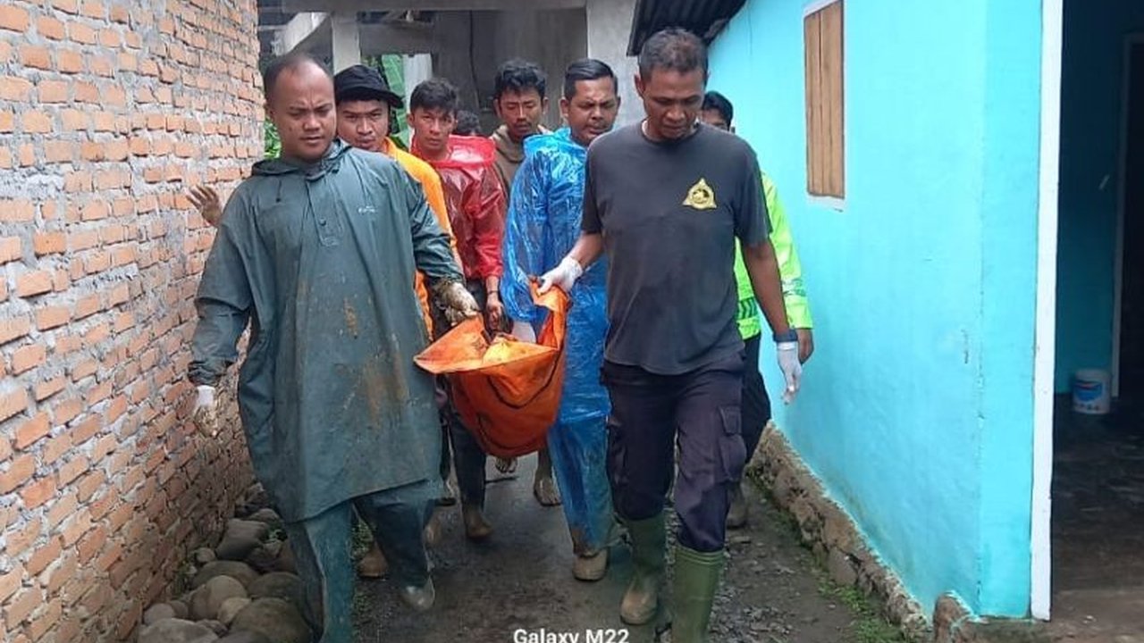 BPBD Agam melaporkan 86 orang meninggal dunia akibat bencana alam di Agam, sementara 88 lainnya masih dalam pencarian. Simak detail dampak dan upaya evakuasi korban bencana Agam.
