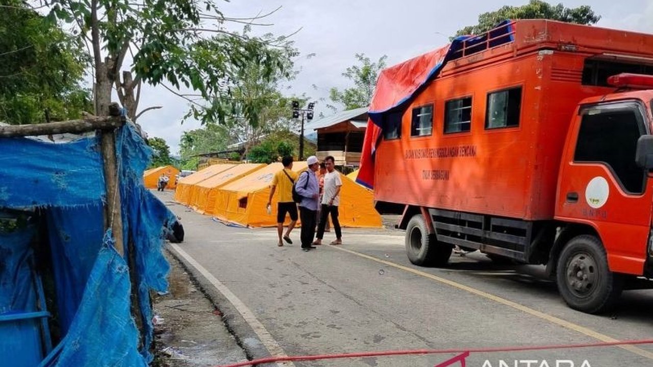 Banjir Bandang Nagan Raya memaksa 2.500 jiwa mengungsi dan menyebabkan kerusakan parah, termasuk putusnya jembatan vital. Apa saja upaya penanganan darurat yang dilakukan?