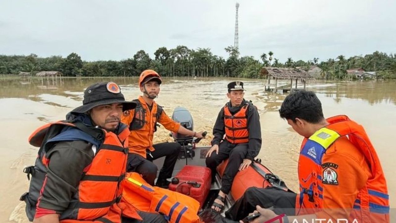 Banjir Bandang Aceh Barat menyebabkan 50 unit rumah warga rusak parah dan mengganggu komunikasi. Pemerintah daerah terus berupaya mendata kerugian dan menyalurkan bantuan.