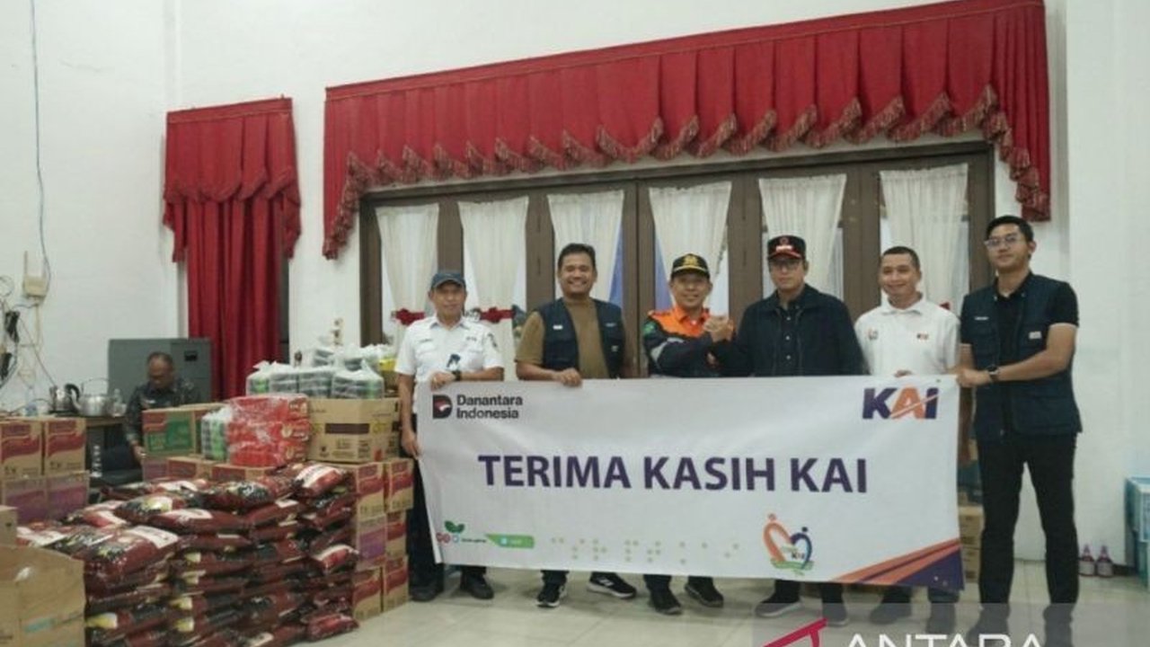 PT KAI Divre I Sumut bergerak cepat menyalurkan bantuan KAI banjir Sumut Aceh senilai total Rp100 juta. Simak detail kepedulian KAI meringankan beban warga terdampak.
