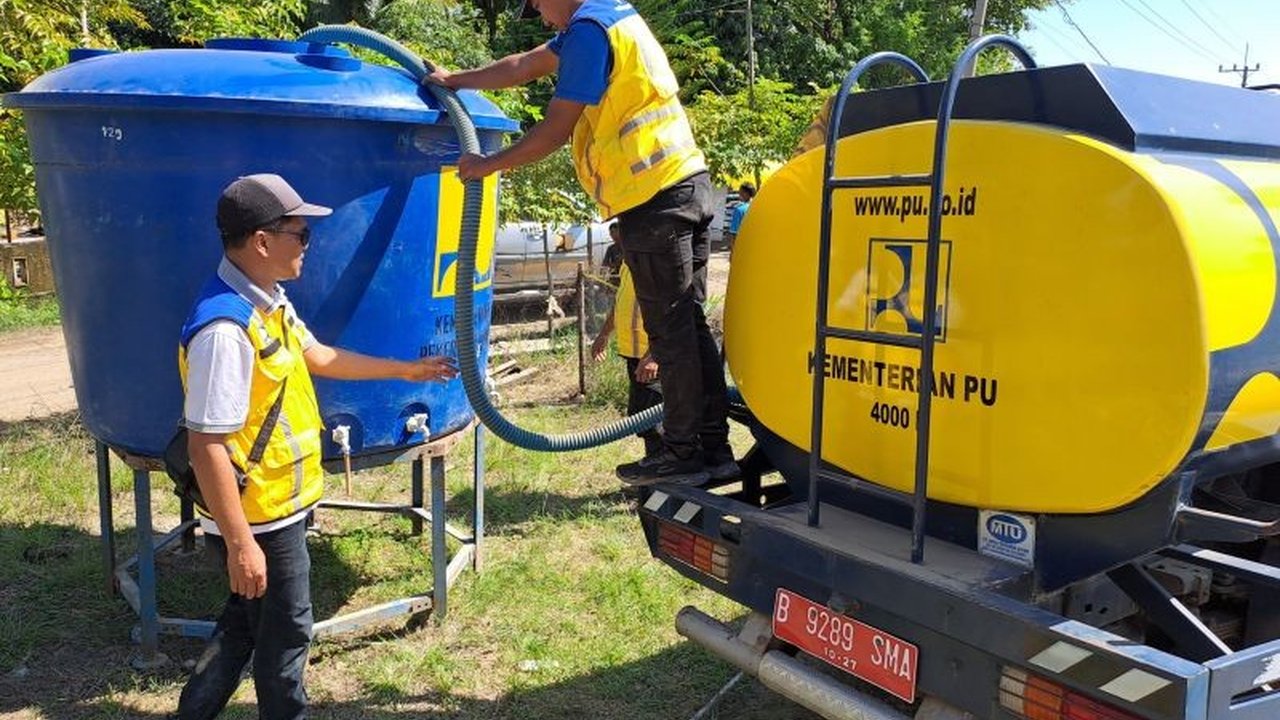 Kementerian PU mulai menyalurkan bantuan air bersih Pidie Jaya bagi korban banjir di Kabupaten Pidie Jaya, Aceh, yang sangat membutuhkan pasokan vital ini akibat sumur tercemar lumpur dan kondisi yang sangat kritis.