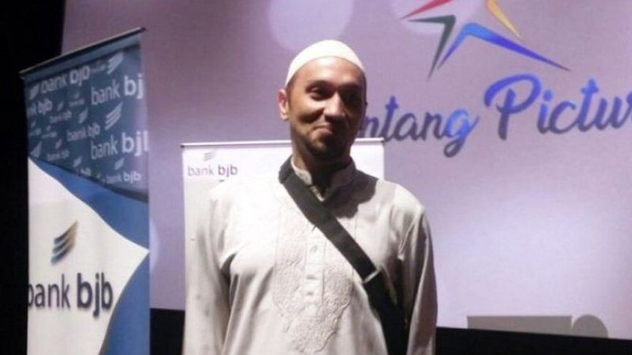Aktor Gary Iskak meninggal dunia usai mengalami kecelakaan sepeda motor di Jakarta Selatan. Polisi mengungkap kronologi tragis Gary Iskak meninggal kecelakaan ini.