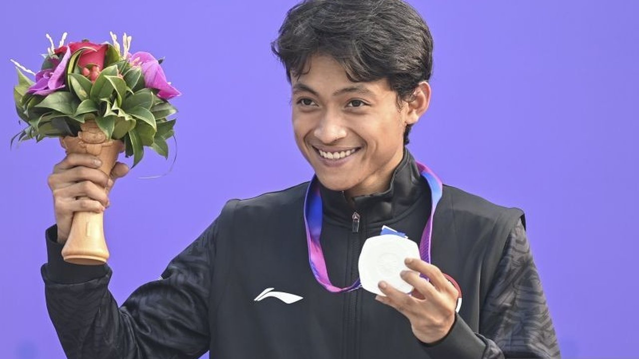 Atlet skateboard Indonesia, Sanggoe Darma Tanjung, bertekad mempertahankan medali emas di SEA Games 2025 Thailand. Persiapan intensif telah dilakukan timnas skateboard untuk meraih target tersebut.