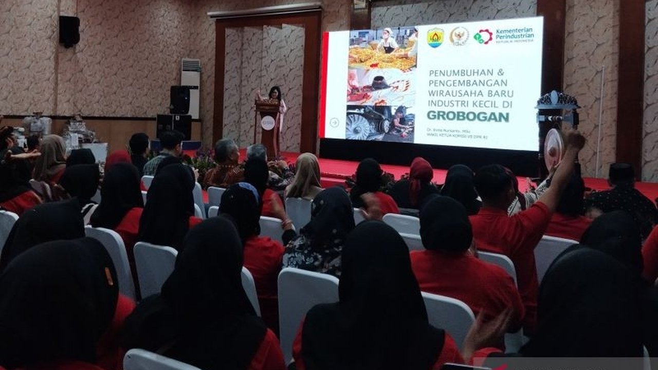 Wakil Ketua Komisi VII DPR RI Evita Nursanty mendorong penguatan wirausaha baru Industri Kecil dan Menengah (IKM) di Grobogan melalui Bimbingan Teknis (Bimtek) dan dukungan permodalan, memastikan IKM Grobogan naik kelas.
