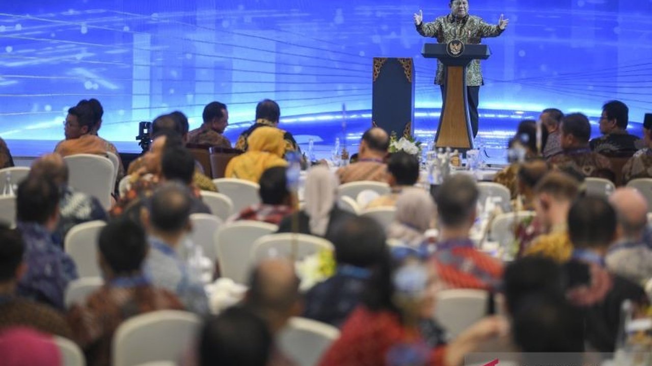 Presiden Prabowo Subianto mengumumkan keberhasilan Program Makan Bergizi Gratis yang telah menjangkau 44 juta penerima manfaat dan mendistribusikan lebih dari 2 miliar porsi makanan.