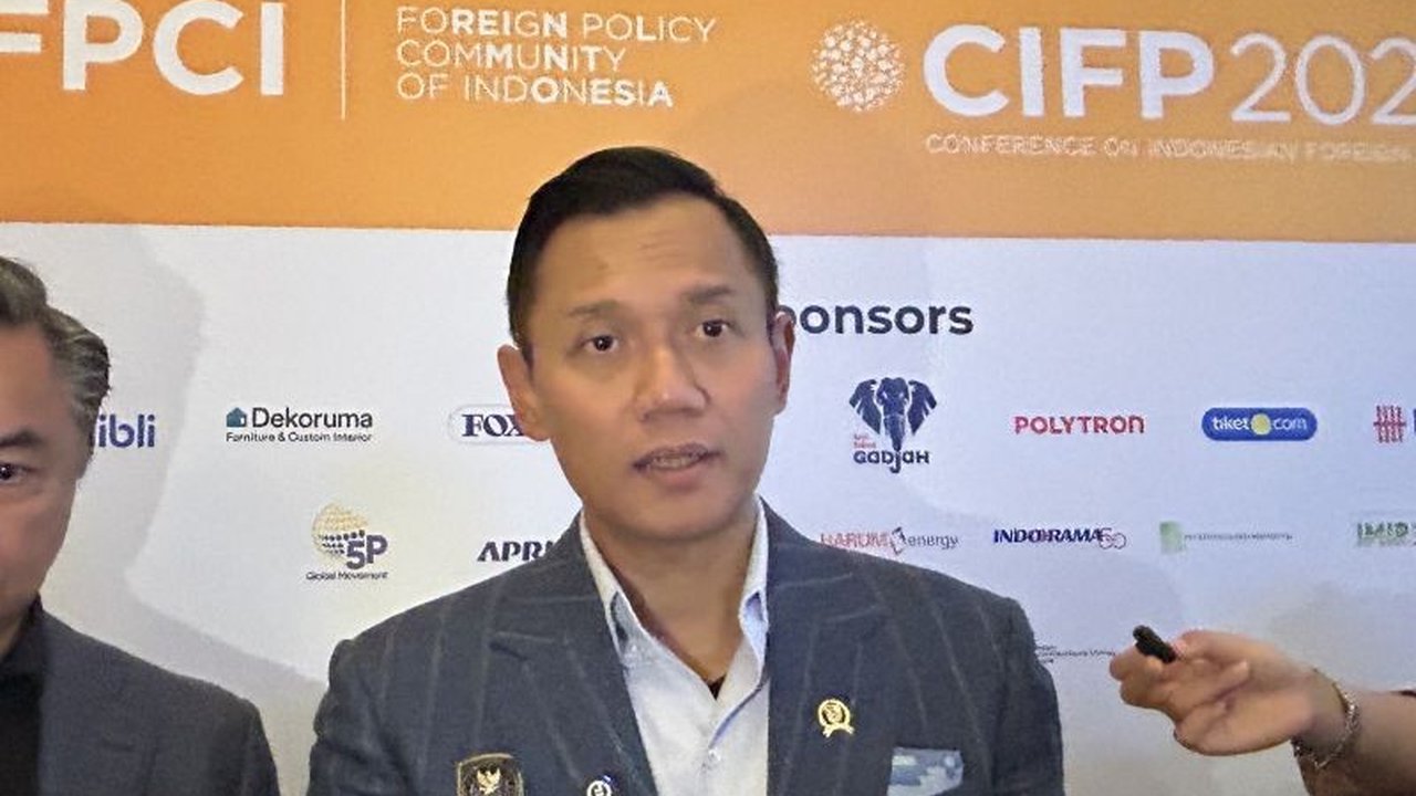 Menko IPK AHY memastikan pemerintah telah mengirimkan bantuan korban bencana Sumatera yang terdampak banjir dan longsor, dengan fokus utama pada evakuasi dan perbaikan infrastruktur vital.