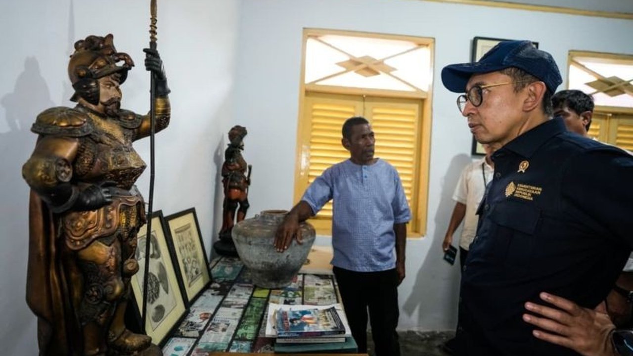 Menteri Kebudayaan Fadli Zon meninjau tiga Situs Sejarah Maluku Tengah yang krusial, meliputi Benteng Amsterdam, Gereja Immanuel, dan Masjid Tua Wapauwe, menegaskan komitmen pelestarian warisan bangsa.