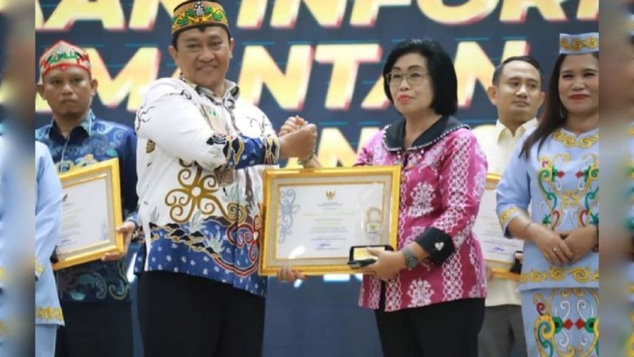 Pemerintah Kabupaten Gunung Mas berhasil meraih Anugerah KIP Informatif, menunjukkan dedikasi tinggi dalam keterbukaan informasi publik dan peningkatan kualitas layanan berbasis transparansi.