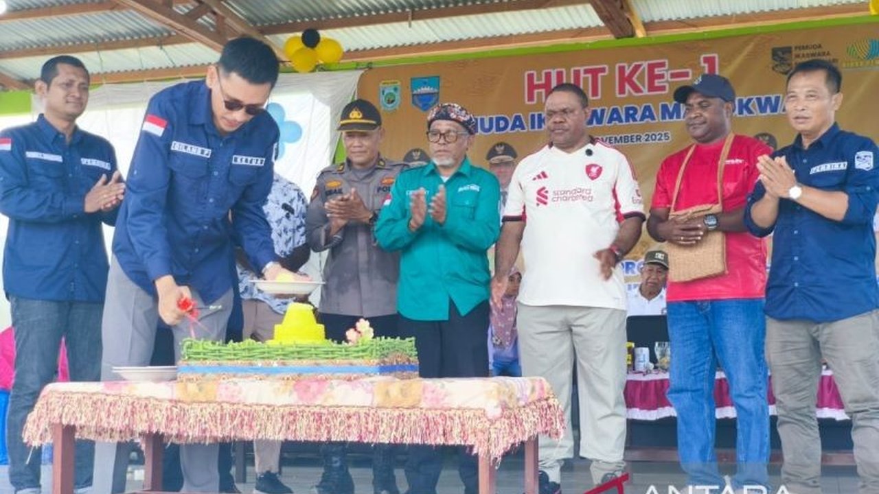 Bupati Manokwari, Hermus Indou, menekankan pentingnya Peran Pemuda Manokwari dalam menjaga stabilitas dan memajukan daerah. Simak bagaimana pemuda diharapkan menjadi garda terdepan dalam pembangunan!