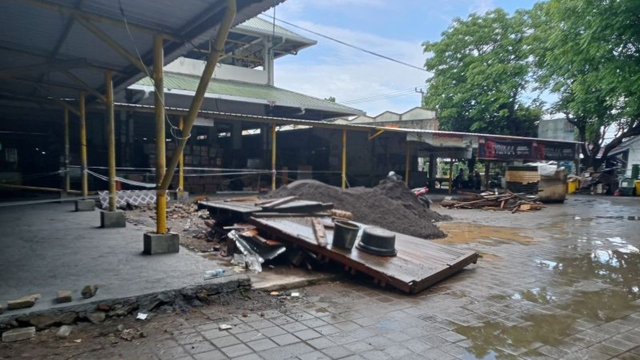 Dinas Perdagangan Kota Mataram melakukan penataan los di Pasar Dasan Agung untuk kenyamanan transaksi. Proyek ini ditargetkan selesai minggu kedua Desember 2025.