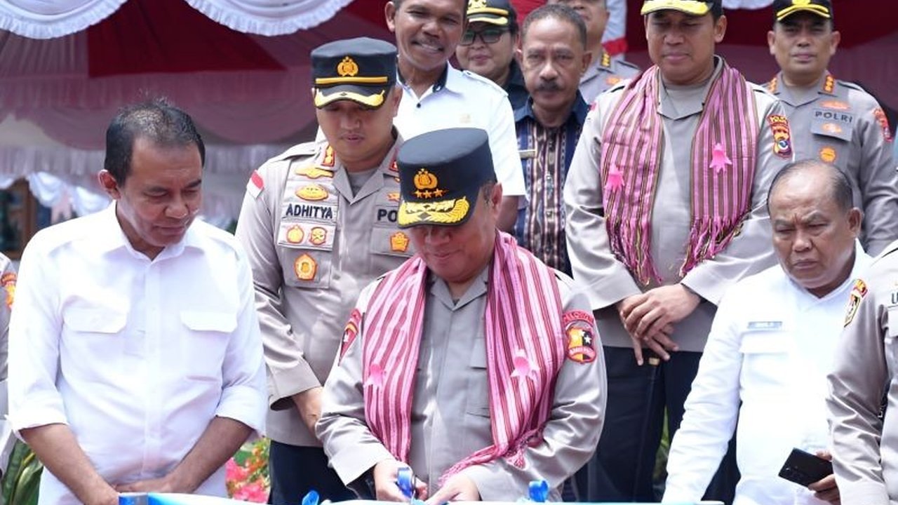 Wakapolri Komjen Pol. Dedi Prasetyo meresmikan Early Warning System Gunung Lewotobi Laki-Laki di Flores Timur, NTT, menegaskan komitmen Polri dalam melindungi masyarakat dari potensi bencana vulkanik.