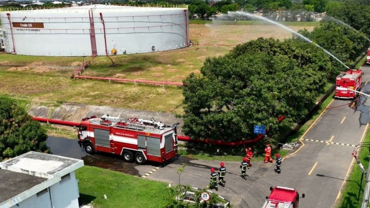 PT Pertamina EP Zona 7 Balongan menggelar latihan darurat skala besar untuk memperkuat Kesiapsiagaan Darurat Pertamina EP Balongan, melibatkan berbagai pihak demi keselamatan operasi hulu migas.