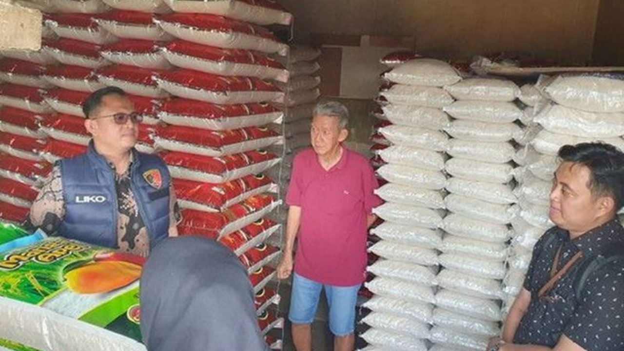 Polda Lampung giat inspeksi pasar dan pusat perbelanjaan di Bandarlampung demi pastikan harga beras di Lampung sesuai HET. Hasilnya, semua pedagang patuh aturan.