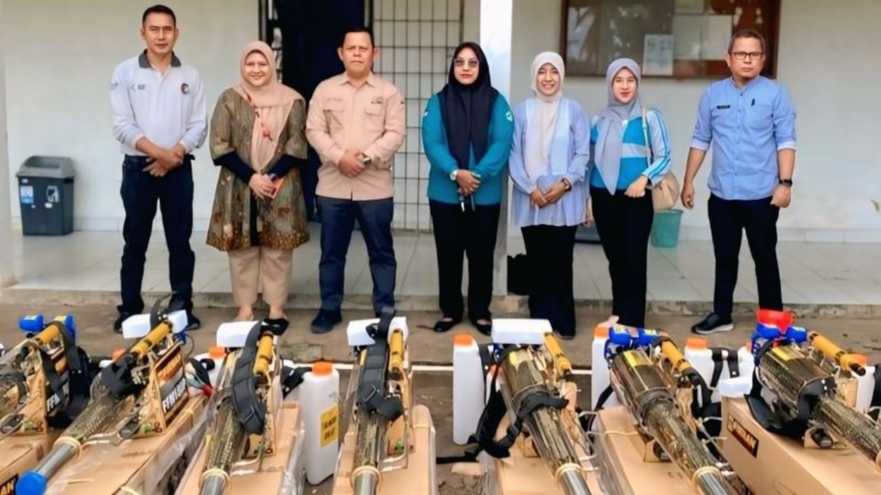 Dinas Kesehatan OKU mendistribusikan 18 unit alat fogging ke puskesmas untuk memperkuat upaya Pencegahan DBD OKU. Langkah antisipatif ini diambil menyusul lonjakan kasus DBD.