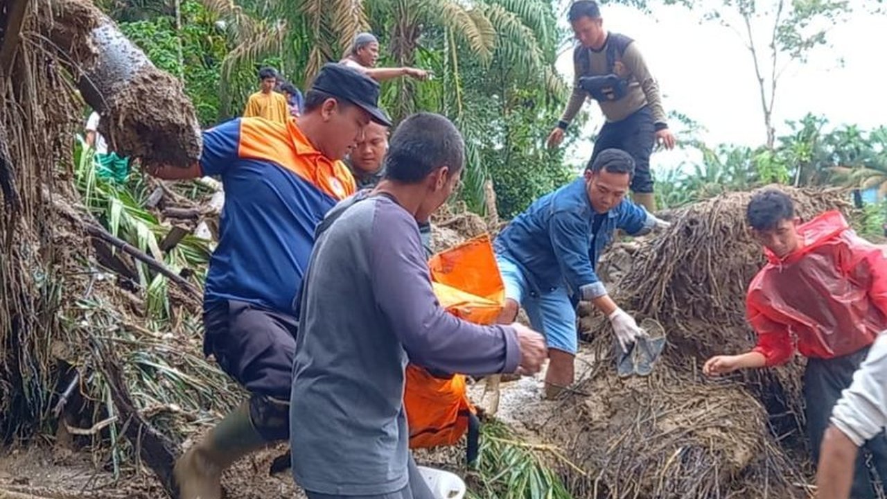 Jumlah korban meninggal dunia akibat bencana alam di Kabupaten Agam, Sumatera Barat, terus bertambah mencapai 85 orang. Tim gabungan masih mencari puluhan korban hilang.