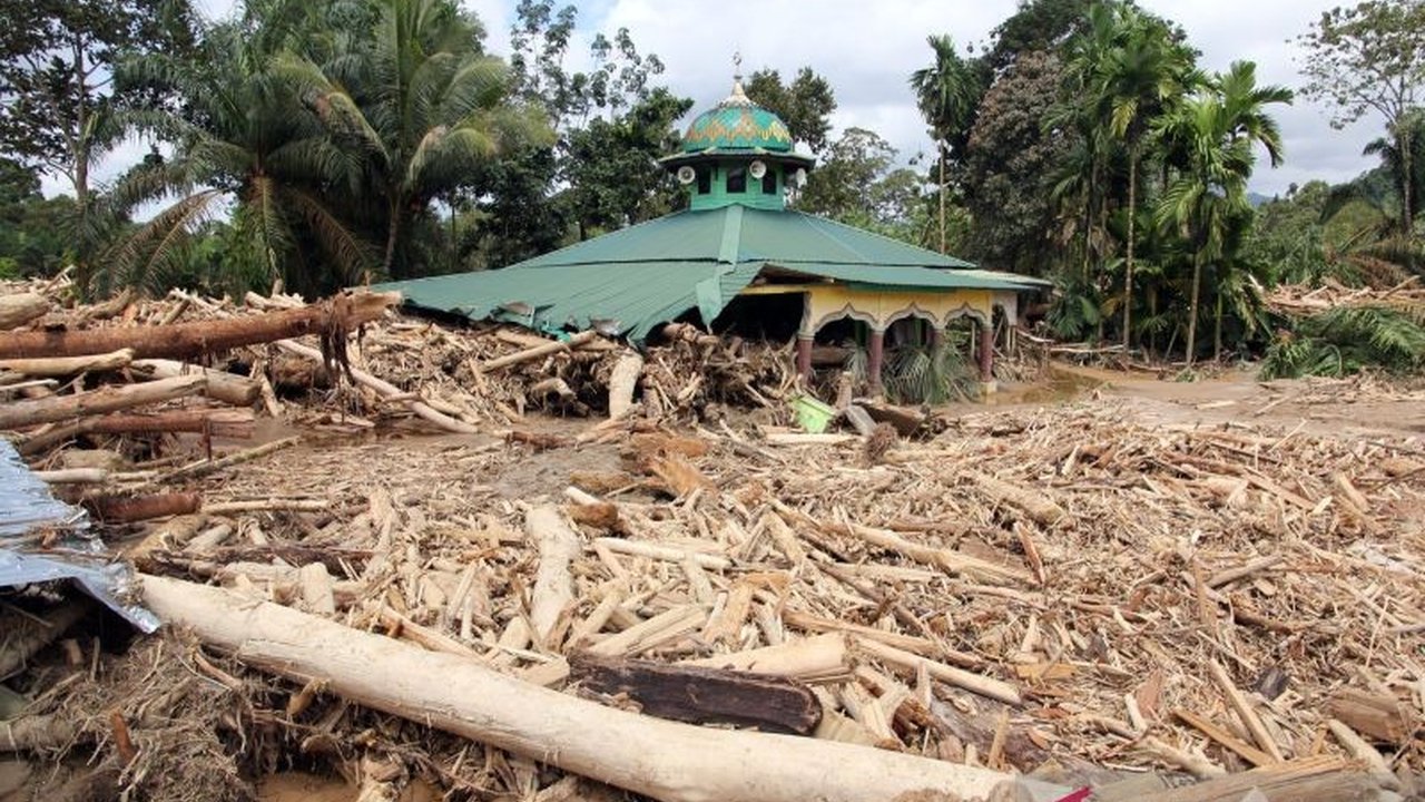 PBNU ajak shalat gaib dan doa bersama untuk korban bencana alam yang melanda Indonesia. Ini adalah bentuk keprihatinan mendalam dan ajakan solidaritas kemanusiaan.