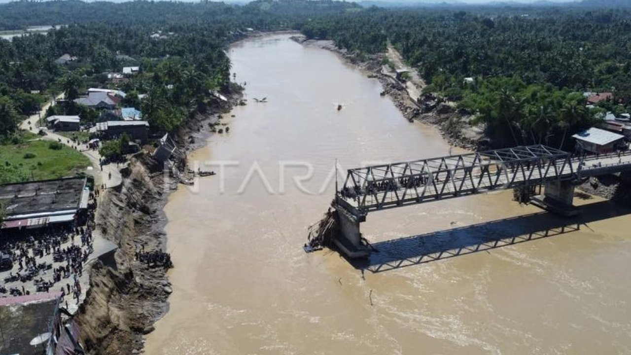 Bencana hidrometeorologi di Aceh menyebabkan 26 titik jalan dan jembatan nasional Aceh putus, mendesak Balai Pelaksanaan Jalan Nasional (BPJN) Aceh untuk melakukan penanganan darurat guna memulihkan aksesibilitas.