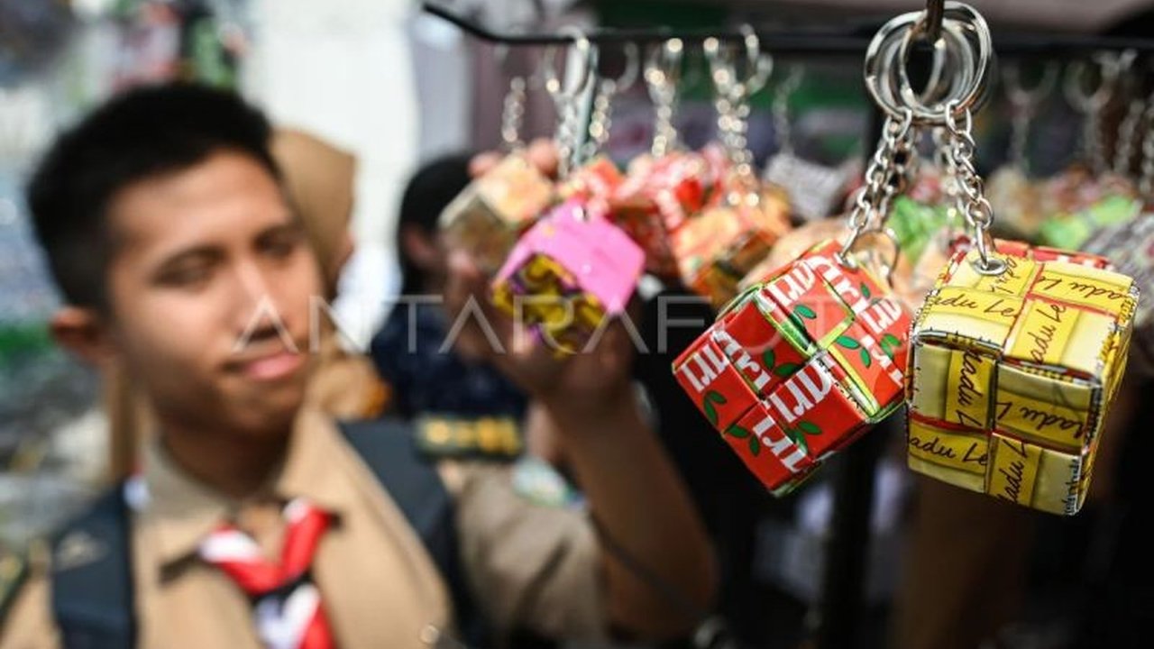Dinas Lingkungan Hidup (DLH) DKI Jakarta mendesak pelaku usaha kuliner menerapkan praktik bisnis kuliner berkelanjutan untuk mengurangi limbah dan emisi. Apa saja langkahnya?