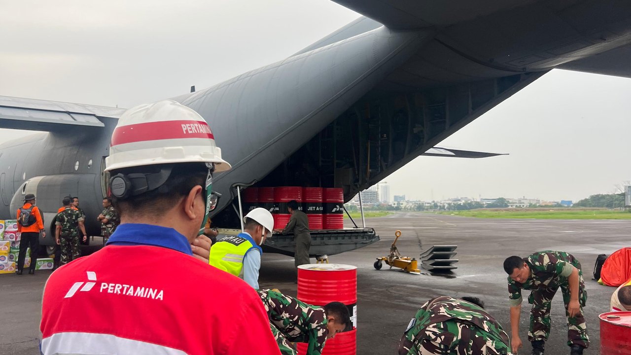 Dukung Pesawat Misi Kemanusiaan di Sumatera, Pertamina Salurkan 6.000 Liter Avtur untuk BNBP