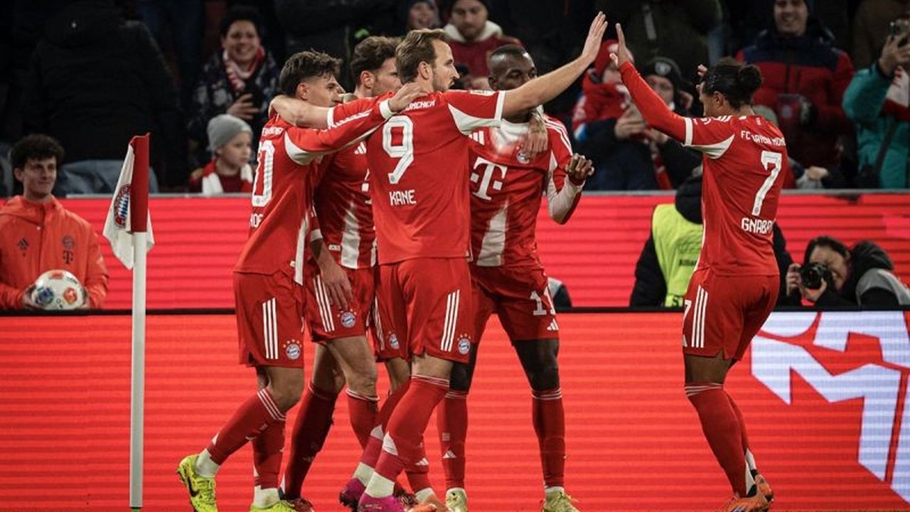 Bayern Muenchen Tak Terkalahkan di Liga Jerman setelah menaklukkan St. Pauli 3-1. Kemenangan ini memperkokoh posisi mereka di puncak klasemen Bundesliga dengan keunggulan delapan poin.