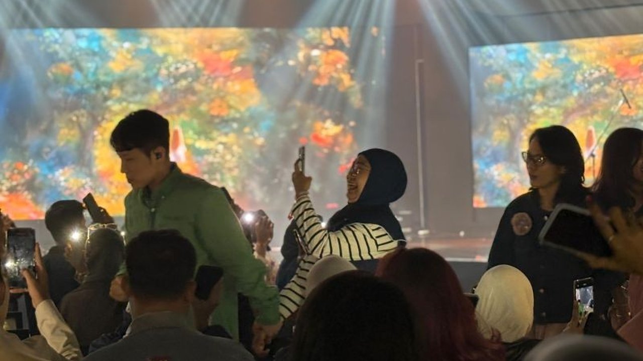 Dept sukses memukau penggemar dengan interaksi tak terduga dalam 'Dream Age Tour in Jakarta 2025', mulai dari sapaan hangat hingga mengajak naik panggung.
