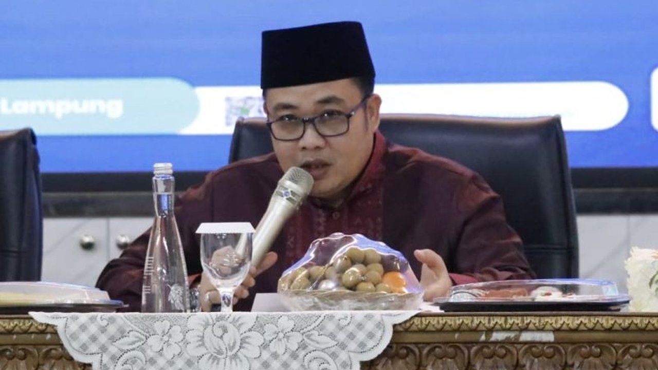 Kepala Kanwil Kemenag Lampung menegaskan kondisi kerukunan umat beragama Lampung tetap terjaga baik, meskipun ada riak kecil. Ketahui peran ASN Kemenag dalam merawat harmoni ini.
