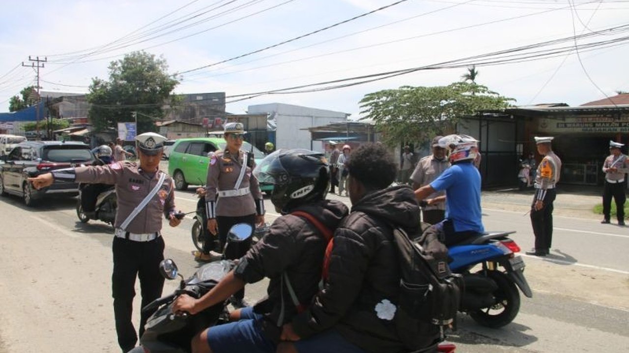 Kapolres Jayapura AKBP Umar Nasatekay mengajak seluruh elemen masyarakat di wilayah hukumnya untuk berkolaborasi mendukung pengamanan daerah menjelang 1 Desember demi stabilitas Papua.