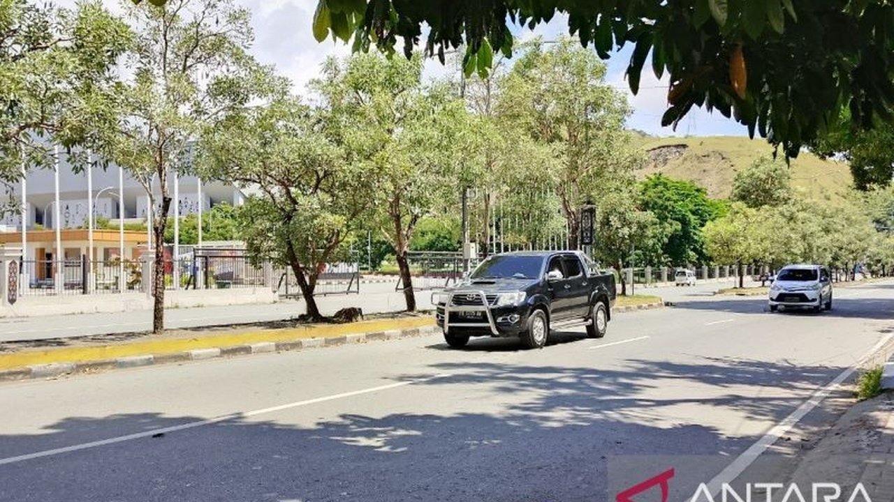 Badan Penanggulangan Bencana Daerah (BPBD) Jayapura memperkuat mitigasi dan koordinasi keamanan untuk menghadapi ancaman cuaca ekstrem, mengimbau warga waspada dan melakukan evakuasi mandiri jika diperlukan.
