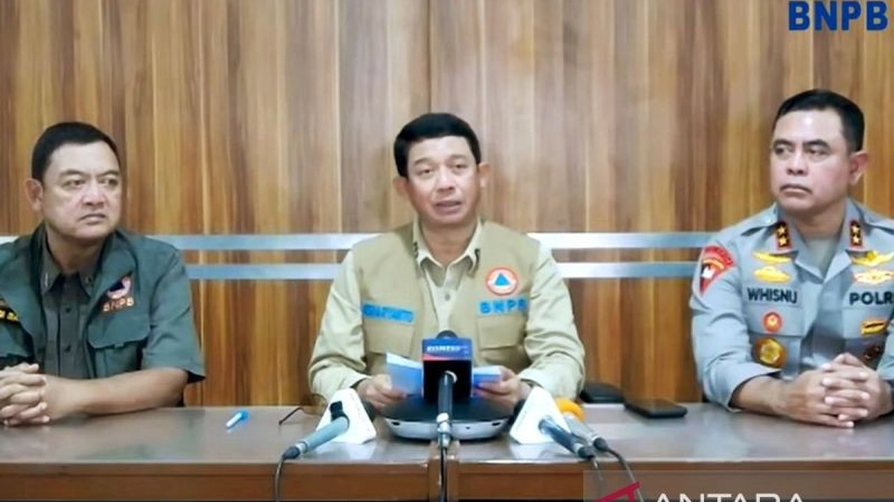 BNPB mengerahkan alutsista canggih untuk percepat evakuasi dan distribusi logistik bagi korban banjir di Sumatera. Langkah ini krusial menjangkau wilayah terisolasi.