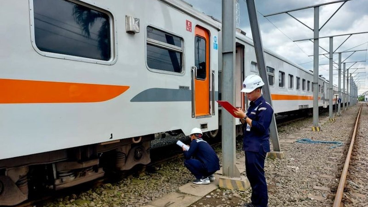 Direktorat Jenderal Perkeretaapian Kemenhub tuntas melakukan ramp check pada 3.333 sarana KA. Kesiapan ini menjamin keselamatan dan kenyamanan angkutan Nataru 2025/2026.