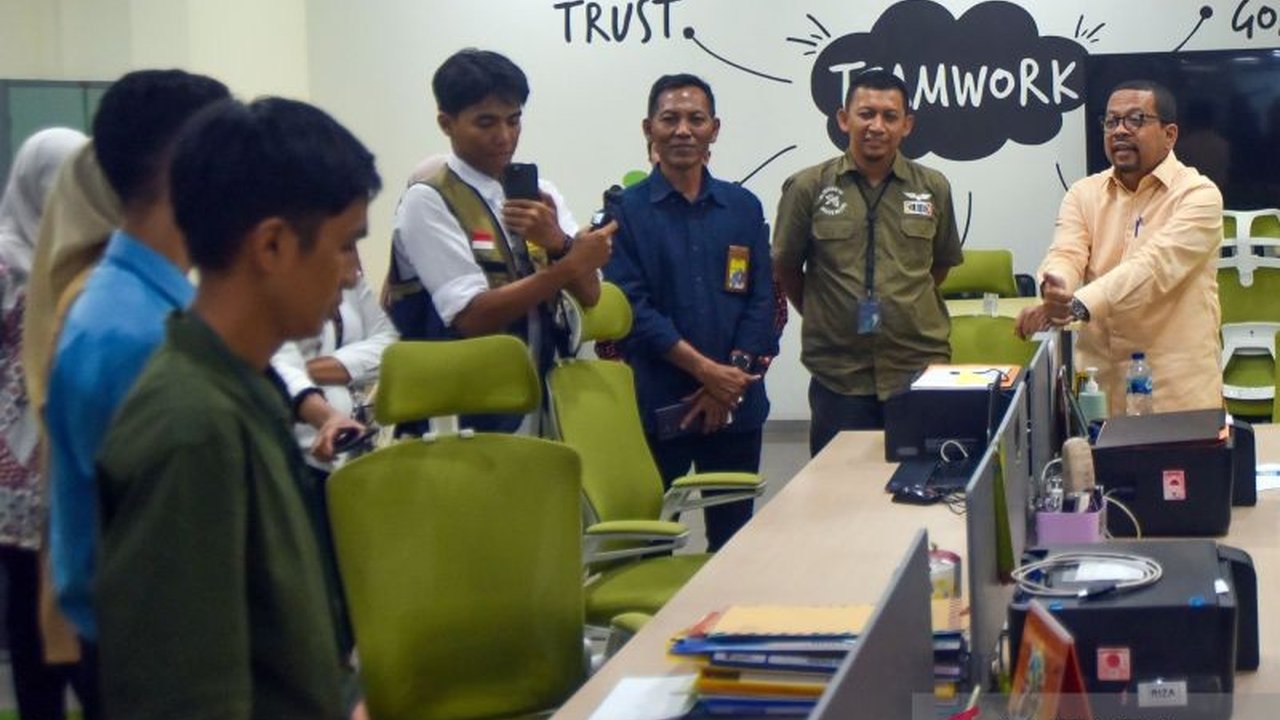 Kementerian Ketenagakerjaan (Kemnaker) mengajak perusahaan dan kementerian/lembaga bergabung dalam Magang Nasional 2025 Batch 3 yang membuka lebih dari 13 ribu kuota peserta.