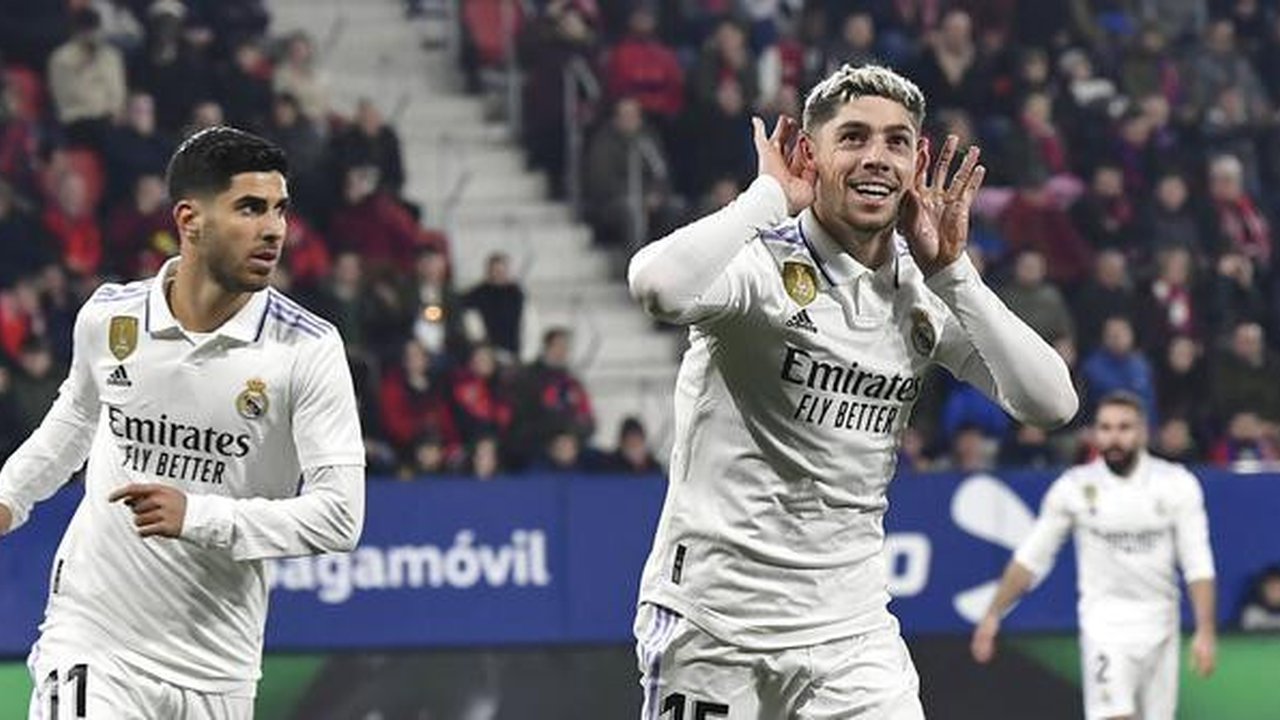 Gelandang Real Madrid, Federico Valverde, mencetak gol pembuka kemenangan Los Blancos atas Osasuna pada jornada 22 La Liga Spanyol, Minggu (19/2/2023) dini hari WIB. Real Madrid menang 2-0 at