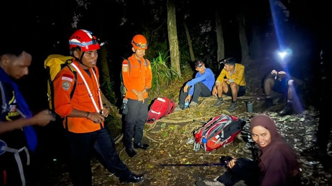 Tim SAR Gabungan sukses mengevakuasi tiga pendaki yang mengalami cedera saat melakukan pendakian di Gunung Gamalama, Ternate. Operasi Evakuasi Pendaki Gunung Gamalama ini berlangsung dramatis akibat medan licin.