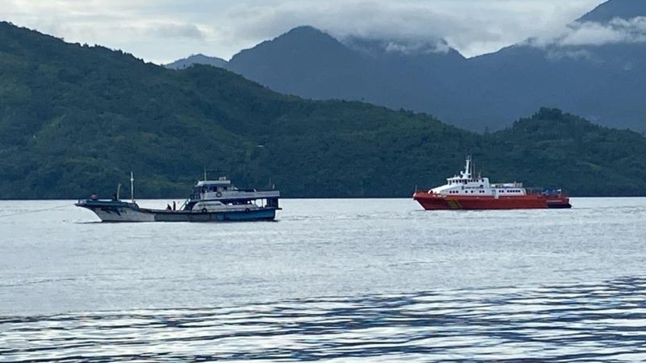 Pusat Kajian Maritim (PKM) mengajak masyarakat Maluku Utara mengakhiri penangkapan ikan dengan bom dan membuang sampah, demi menjaga laut serta kesejahteraan bersama.