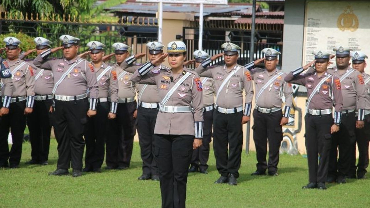 Kapolres Jayapura, AKBP Umar Nasatekay, mengeluarkan imbauan kepada masyarakat untuk segera melaporkan aktivitas mencurigakan guna menjaga keamanan wilayah menjelang 1 Desember.