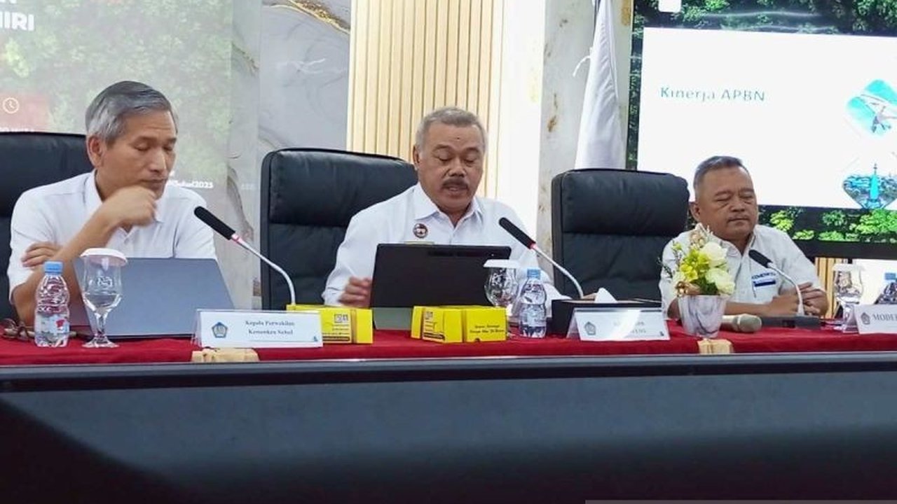Hingga Oktober 2025, Penyaluran KUR Sulsel tembus Rp13,79 triliun, menjadikannya tertinggi di luar Jawa. Simak rincian sektor penerima dan tantangan yang dihadapi.