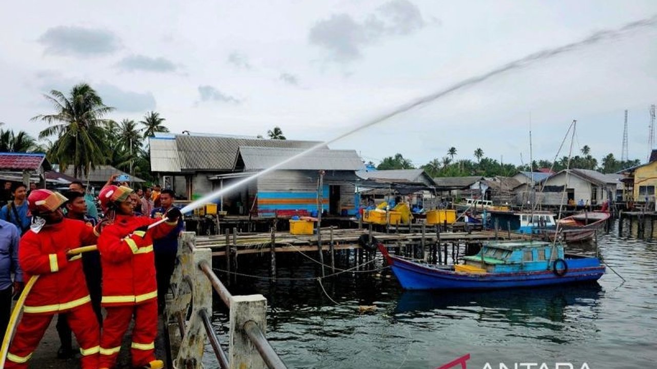 Pemerintah Kabupaten Natuna sukses menggelar uji coba peralatan pemadam kebakaran di Pulau Subi. Langkah ini diambil untuk memastikan kesiapsiagaan di wilayah terpencil Natuna.