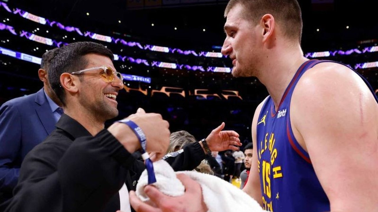 Denver Nuggets Kalahkan Suns 130-112 di kandang lawan berkat performa impresif Nikola Jokic dan Jamal Murray, menunjukkan dominasi sejak awal laga dalam lanjutan NBA 2025-2026.