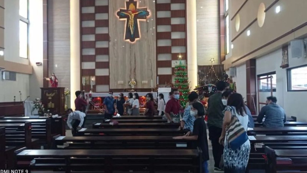 Polres Lebak mengoptimalkan patroli di gereja-gereja untuk memastikan keamanan ibadah umat Kristiani. Langkah ini bertujuan mengantisipasi gangguan Kamtibmas di Lebak.