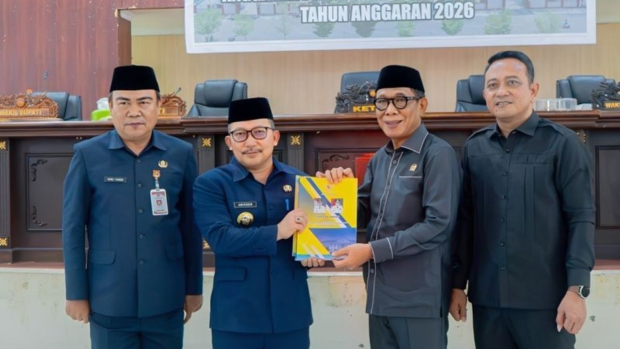Pemerintah Kabupaten Banggai bersama DPRD resmi menetapkan APBD Banggai 2026 sebesar Rp2,72 triliun. Anggaran ini akan dialokasikan untuk pembangunan serta kesejahteraan masyarakat, menunjukkan komitmen tata kelola yang akuntabel.