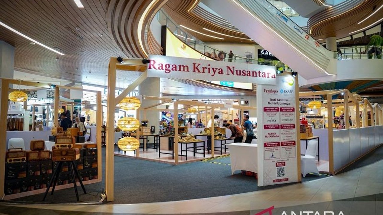 Kemenparekraf bersama Pendopo Indonesia membuka akses pasar ritel bagi 70 pelaku Kriya Nasional melalui program 'Ragam Kriya Nusantara'. Kolaborasi ini diharapkan mendongkrak ekspor dan memperkuat ekonomi kreatif.