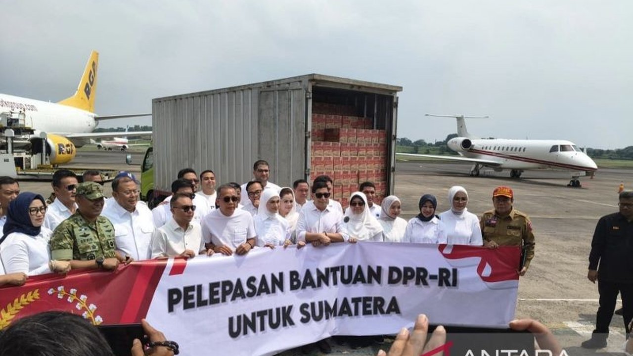 DPR RI menyerahkan bantuan logistik penting melalui jalur udara ke berbagai lokasi bencana di Sumatera. Penyaluran bantuan DPR untuk Sumatera ini diharapkan meringankan beban korban, menarik perhatian publik.
